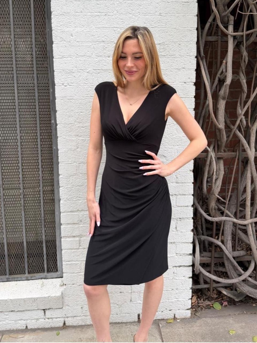 Lauren Ralph Lauren black v-neck cocktail midi dress with ruched detailing sz 2